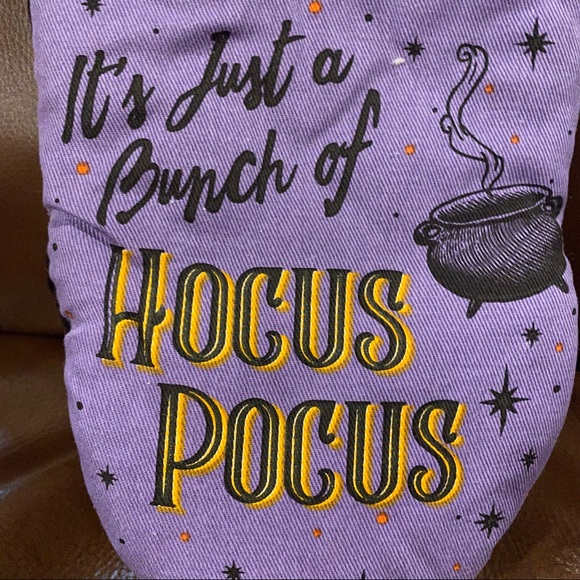 Disney IT'S JUST A BUNCH OF HOCUS POCUS Mini Oven Mitts BRAND NEW! - Picture 2 of 3